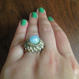 VTG gold plated cocktail ring w/ icey blue center