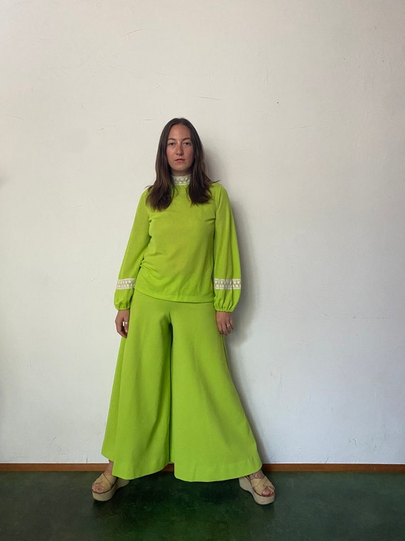 1960s neon lime green ultra flare pants with poet… - image 4