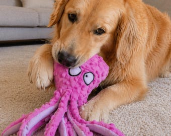Brinquedo de pelúcia de polvo para cachorro | Brinquedo de pelúcia com apito para cachorro | Brinquedo interativo para filhotes | Brinquedo macio para mastigar para cachorro | Presente fofo para animais de estimação | Brinquedo de polvo inquebrável para cachorro
