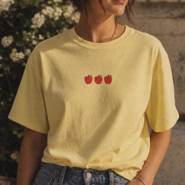 Drei Äpfel besticktes T-Shirt | Minimal Lehrerin
