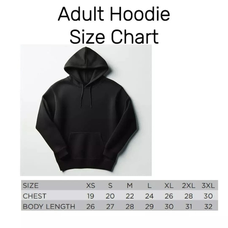 Puede incluir: Sudadera con capucha negra para adultos con una tabla de tallas. La tabla de tallas muestra medidas de pecho de 48 a 76 cm y largos de cuerpo de 66 a 81 cm. La sudadera tiene capucha y bolsillo delantero.