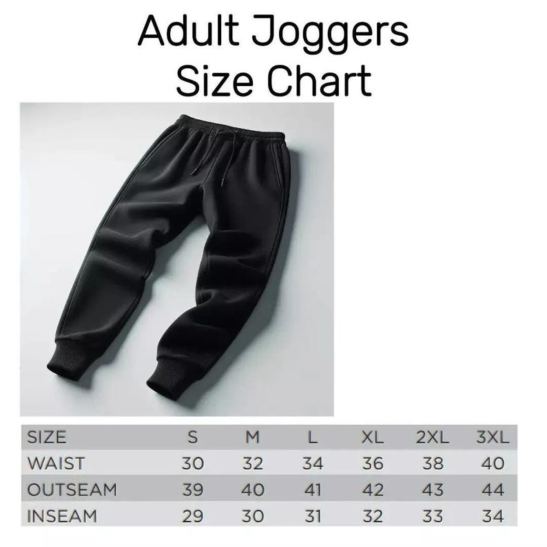Puede incluir: Pantalones de jogging negros para adultos con cintura con cord&oacute;n y pu&ntilde;os acanalados. La imagen incluye una tabla de tallas con medidas de cintura, largo exterior e interior de pierna para las tallas S a 3XL. El texto en la parte superior dice "Adult Joggers Size Chart."