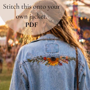 Op de afbeelding: Lichtblauwe spijkerjas met geborduurd zonnebloem- en bloemenontwerp op de rug. De tekst "Stitch this onto your own jacket. PDF" is zichtbaar. De jas is een klassieke stijl.