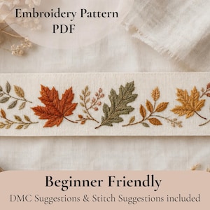 Op de afbeelding: Een borduurpatroon-pdf met een horizontaal randontwerp van geborduurde herfstbladeren in tinten oranje, groen en goud op een crèmekleurige stoffen achtergrond. De tekst luidt Embroidery Pattern PDF en Beginner Friendly DMC Suggestions & Stitch Suggestions included.