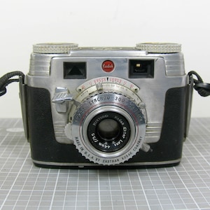 Vintage Kodak Signet 35 Rangefinder 35mm Film Camera with a Ektar 44mm f/3.5 Lens c.1951-58