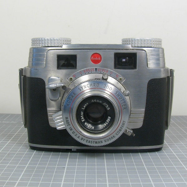Vintage Kodak Signet 35 Rangefinder 35mm Film Camera with a Ektar 44mm f/3.5 Lens c.1951-58