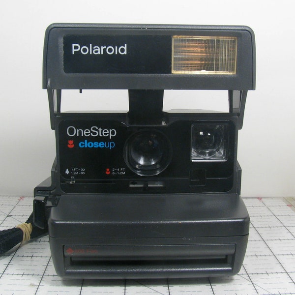 Polaroid OneStep Closeup a 600 Series Land Instant Camera