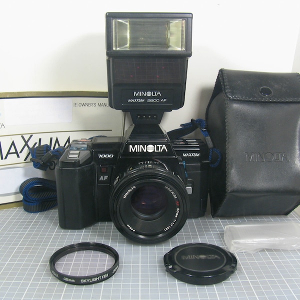 Minolta Maxxum 7000 35mm AF SLR Film Camera with a Prime 50mm Lens & 2800 AF Flash