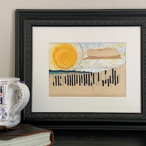 Luce del sole e ubriachezza in riva al mare. 5x7” con passepartout a 8x10” collage di arte astratta con tecniche miste. Serie censurata. Oceano. Spiaggia. Carta strappata.
