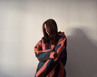 Übergroßer Terrakotta und Teal Wavy Pattern Hoodie mit kontrastfarbener gefütterter Kapuze