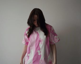 Oversized Pink und Weiß gewellt T-Shirt mit Floral Patchwork Details