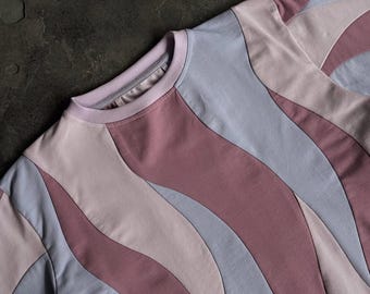 Übergroßes, gewelltes Pastell-Patchwork-T-Shirt in Staubrosa, Himmelblau und Creme
