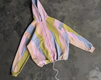 Übergroßer, gewellter Pastell-Hoodie in Cotton Candy Pink, Himmelblau und Zitrone
