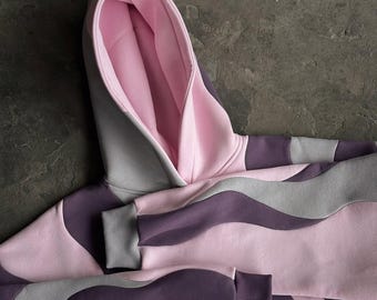 Übergroßer lila und rosa gewellter Patchwork Hoodie mit skulpturalem Kordelzug