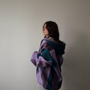 Wavy Patchwork Full-Zip Hoodie, Teal Mauve Abstract Paneled Streetwear Roomova Jacket