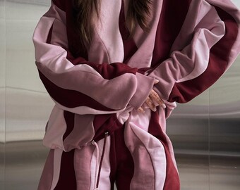 Übergroßes gewelltes Set in Beeren- und Pflaumentönen mit Patchwork-Sweatshirt und entspannten Shorts