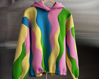 Gewellter, mehrfarbiger, übergroßer Hoodie mit rosa gefütterter Kapuze und verstellbarem Saum