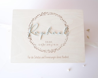 Große Erinnerungskiste personalisiert mit Name als individuelles Geschenk aus Holz zur Taufe oder Geburt von Tales of Marley in 5 Größen