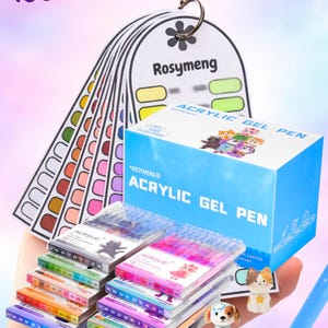 Könnte beinhalten: Ein Set Acryl-Gelstifte mit 100 Farben, präsentiert mit einer blauen Box mit der Aufschrift "ACRYLIC GEL PEN" und einer Farbkarte. Das Bild zeigt auch kleine Tierfiguren und einen blauen Stift.
