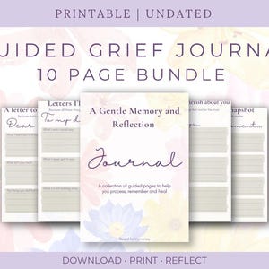 Op de afbeelding: Een bundel afdrukbare, ongedateerde rouwjournaals. De omslag van het journaal luidt "A Gentle Memory and Reflection Journal". Het journaal bevat 10 pagina's met prompts om te helpen verwerken, herinneren en genezen. De tekst "Download, Print, Reflect" staat onderaan.
