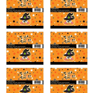 Op de afbeelding: Halloween-thema Life Saver-wikkels met een pompoen met een heksenhoed. De wikkels hebben een oranje achtergrond met sterren en de woorden "Trick or Treat!" en "Ingredients: silly spiders, batty bats, gruesome ghosts..."