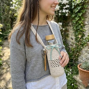 Patroon gehaakte flessendraagtas, gehaakte crossbody-flessenhouder, gehaakt patroon draagriem met trekkoord, boho-flessenhoes zomer gym
