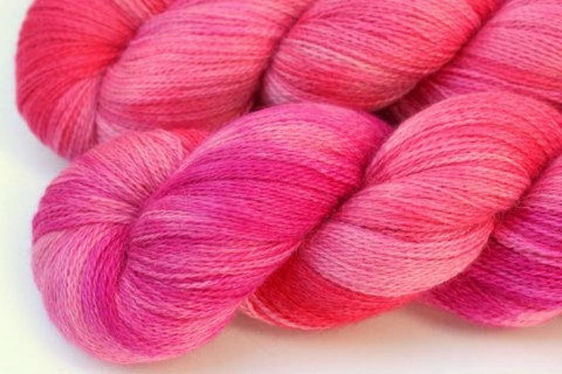 taille 80*86 Capuche ferme alpaga pérou animaux rose violet Bébé tricot veste rose