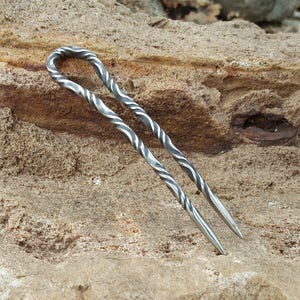 Narrow Twisted Metal Hair fork