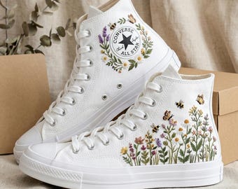 Zapatillas Converse personalizadas con bordado de abeja y mariposa, diseño de insectos naturales, hechas a mano con detalles exquisitos.