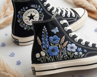 Zapatillas Converse Mini Mariposa, Zapatillas altas con pequeños motivos florales bordados a medida, Zapatos de primavera personalizados hechos a mano
