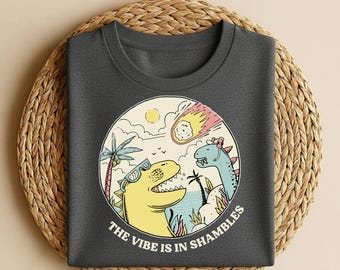 Camiseta "The Vibe Is In Shambles", divertida camiseta con gráfico de dinosaurio, camiseta retro pastel de dinosaurio, camiseta unisex con estética meme de la Generación Z