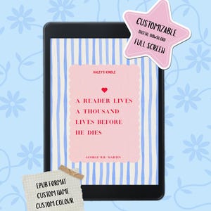 Könnte beinhalten: Ein Tablet zeigt einen digitalen Download mit einem Zitat: "Ein Leser lebt tausend Leben, bevor er stirbt." Das Bild enthält Text, der besagt: "Anpassbar, Digitaler Download, Vollbild, EPUB-Format, Benutzerdefinierter Name, Benutzerdefinierte Farbe."