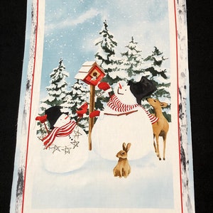 Panel z tkaniny Snow Days przedstawiający bałwana, dziką scenę, jelenia, królika, bawełniany materiał, tkanina do pikowania choinek, Henry Glass cięty na wymiar