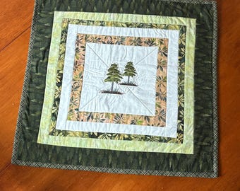 Adorno de mesa acolchado con diseño de árbol de bosque, 24 x 24, decoración de comedor para otoño, primavera y verano, Navidad, regalo de inauguración de la casa, 3 capas