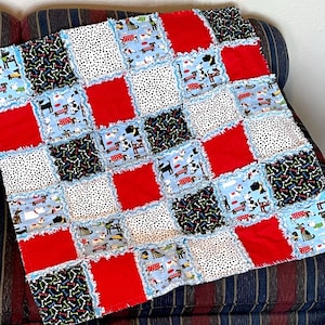 Kit de edredón de trapo con diseño de cachorro, 72 cuadrados precortados de 18 cm, 2 capas de franela, azul, rojo y blanco, con diseño de huesos de perro, manta para perro, varias razas de perros o edredón completo.