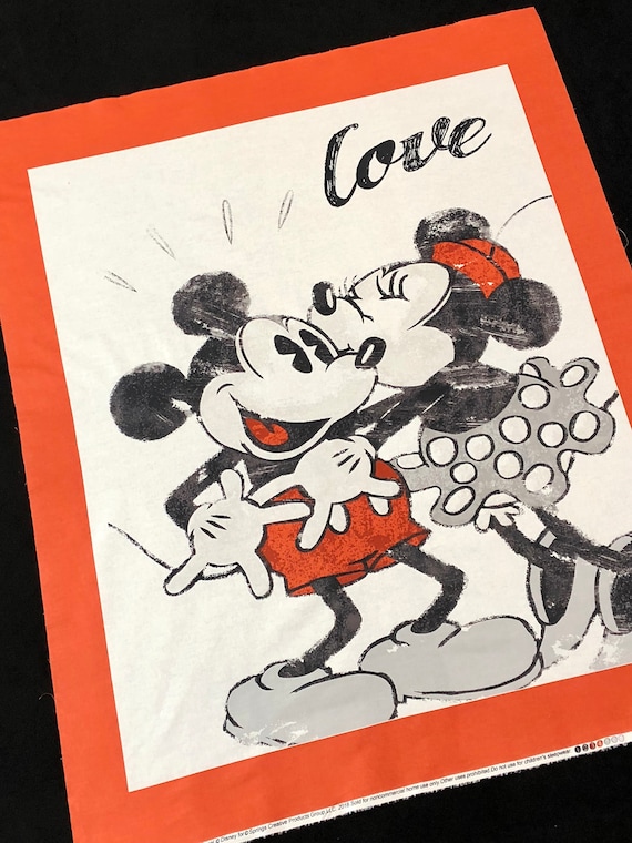 Disney Mickey and Minnie Mouse Love Scene, by Springs Creative, 35
