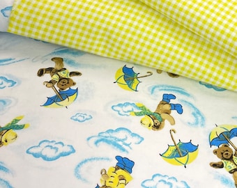 Lluvia de oso de peluche, nubes azules, tela de franela con forma de gota de lluvia, manta de bebé, chubasquero amarillo, botas de lluvia, cuadro vichy amarillo