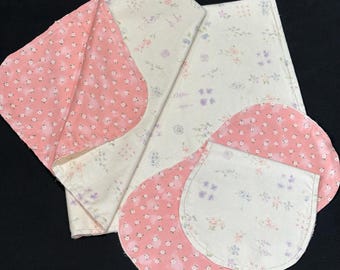 Manta para bebé con diseño floral y dos baberos, manta de ganchillo DIY, franela, color coral melocotón crema, reversible por ambos lados.