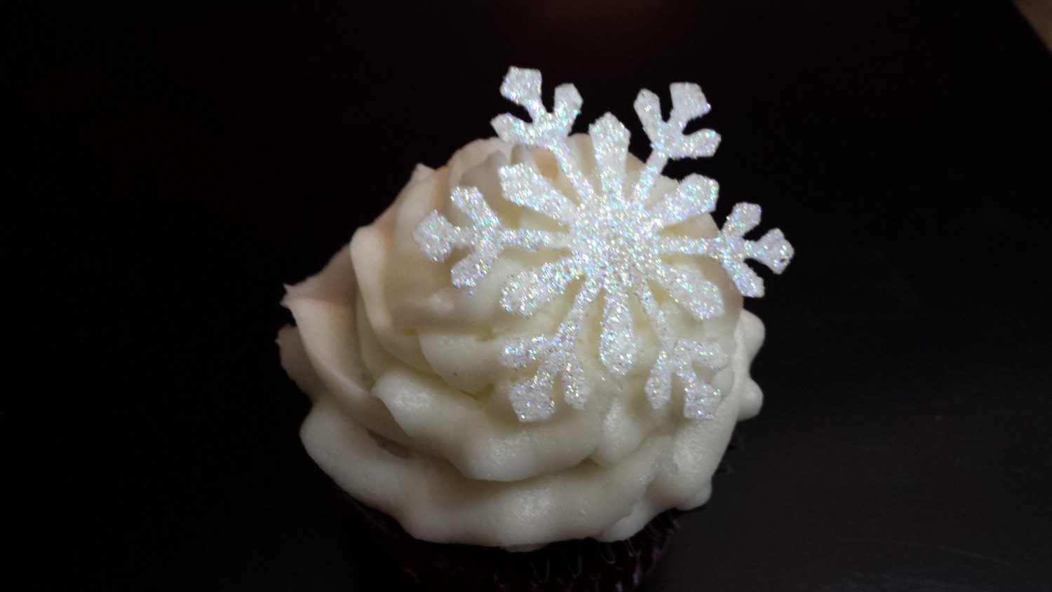 24 Assorted Edible Snowflakes 