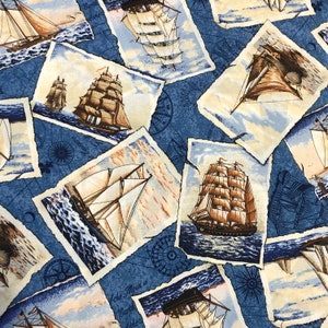 Tissu pour cartes postales avec escales, voilier, plage bleu océan, couleurs beige sable, voiliers, vendu par mètre