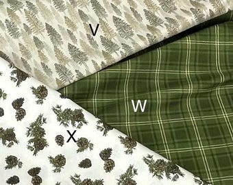 Tyg i furulund av Riley Blake Designs, stuga, camping, tallkottar, krämfärgade spackelträd, grön pläd, vildmark utomhus, säljs per meter