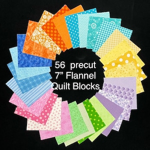 Puede incluir: 56 bloques de colcha de franela precortados de 17,8 cm, en una variedad de colores y patrones, dispuestos en un círculo.