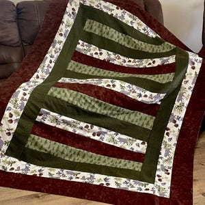 Wildlife Woodland  bear Quilt Top, Handmade flannel unfinished Quilt, strip quilt, cream green brown, wilderness leaves pine trees acorn&#39;s