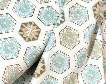 I Love Sn' Gnomies, Henry Glass de Shelly Comiskey, tela de franela de gnomo impresa de 2 capas, azul tostado beige, copos de nieve de invierno de Navidad de vacaciones