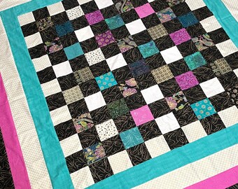 大胆なマルチカラーメタリックのキルトトップ、明るい色、82インチ x