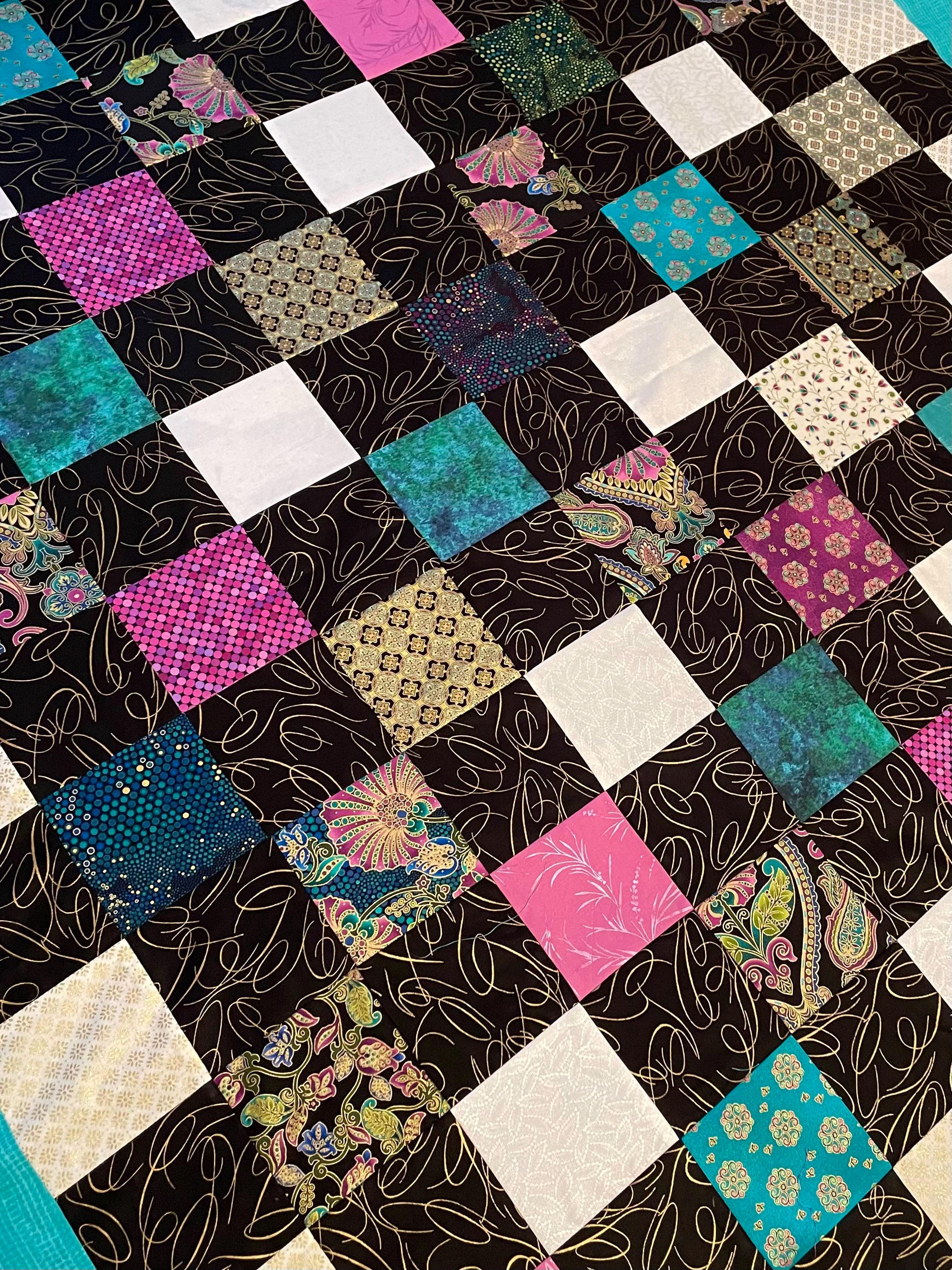 大胆なマルチカラーメタリックのキルトトップ、明るい色、82インチ x