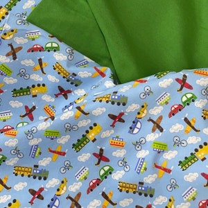 Vliegtuig trein boot fiets auto blauw flanel, blauw flanel, wolken, groene flanelcoördinaat, luchtvaart, jongensstof, onderweg, katoenflanel