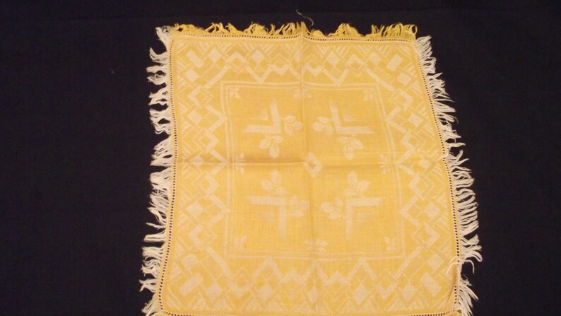 Vintage Tablecloth and Six Napkins Linen Gold