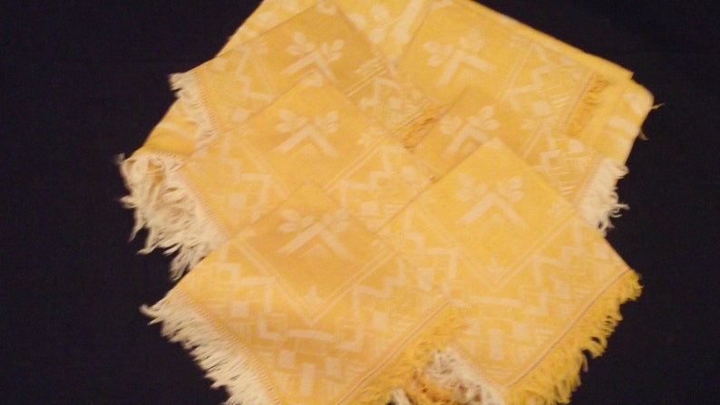 Vintage Tablecloth and Six Napkins Linen Gold