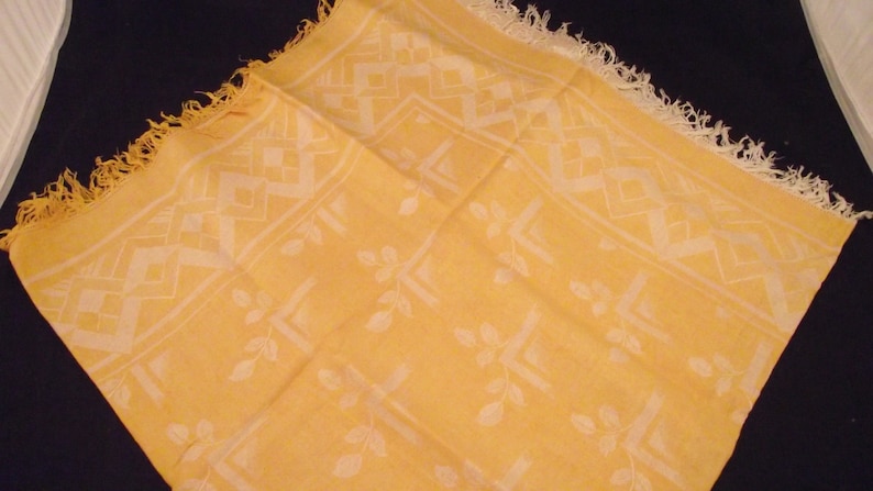 Vintage Tablecloth and Six Napkins Linen Gold
